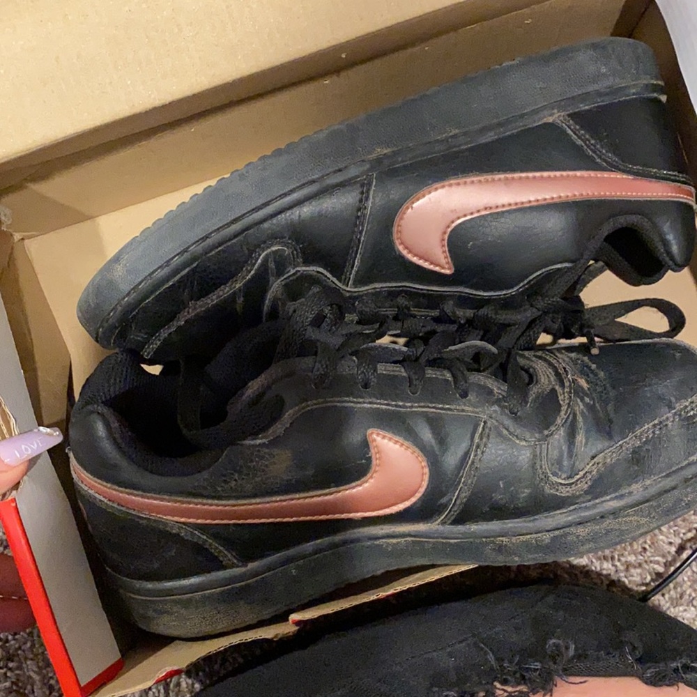 Nikes - Picture 2 of 6
